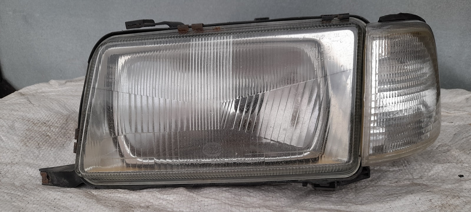 Audi 80 B4 žibintas 301141179-0