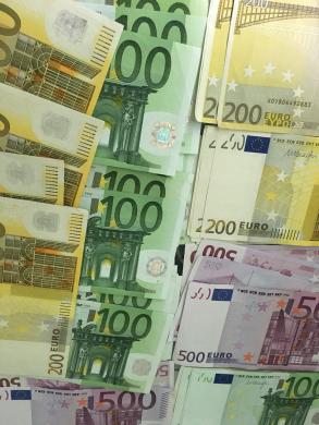 RIMTOS PASKOLOS UŽ UŽSTATĄ-0