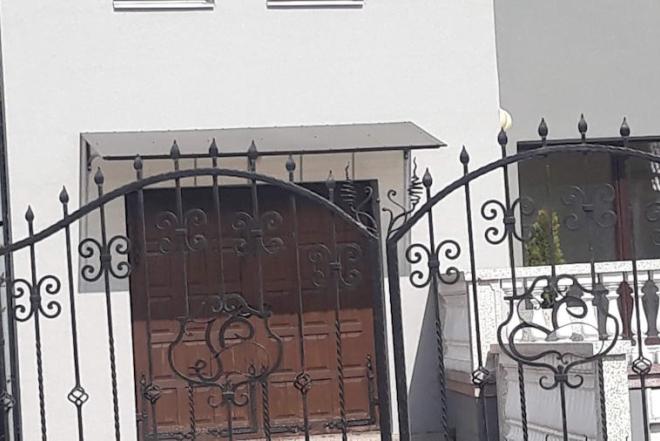 STOGELIŲ gamyba virš DURŲ, BALKONŲ, GARAŽŲ, TERASŲ-0