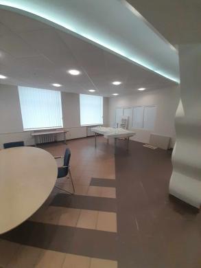 Išnuomojamos 100 ir 133 kv.m., prekybinės / administracinės / dirbtuvėms / paslaugų patalpos Naujoji Uosto g.-2