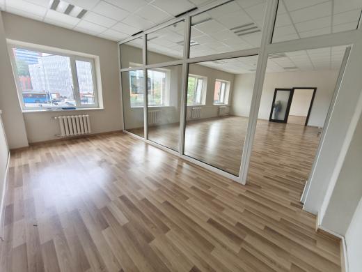 Išnuomojamos 100 ir 133 kv.m., prekybinės / administracinės / dirbtuvėms / paslaugų patalpos Naujoji Uosto g.-6