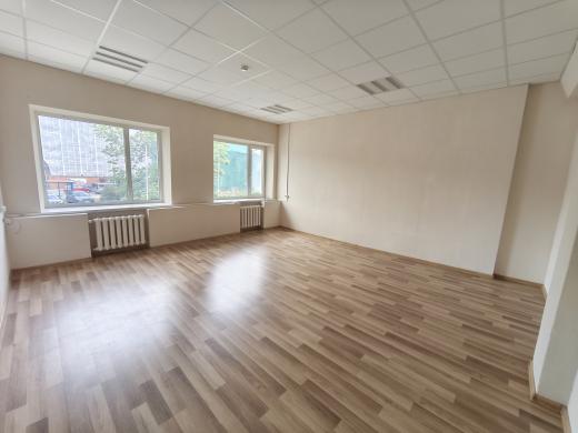 Išnuomojamos 100 ir 133 kv.m., prekybinės / administracinės / dirbtuvėms / paslaugų patalpos Naujoji Uosto g.-4