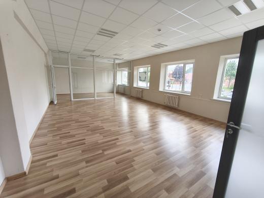 Išnuomojamos 100 ir 133 kv.m., prekybinės / administracinės / dirbtuvėms / paslaugų patalpos Naujoji Uosto g.-5