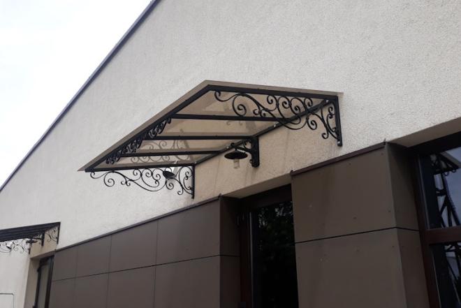 STOGELIAI virš DURŲ, BALKONŲ, GARAŽŲ, TERASŲ-0