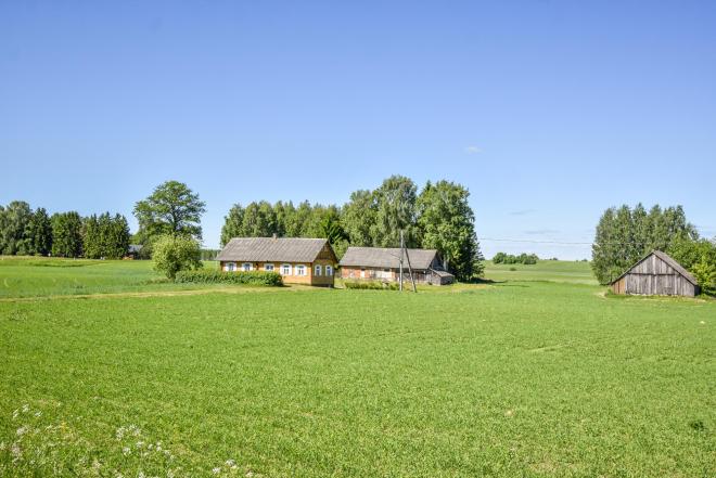 Sodyba 8,5 ha sklype šalia vandens telkinio-0