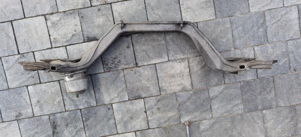 Variklio tvirtinimo kronšteinas - priekinis traversas - 7L0199207A-0