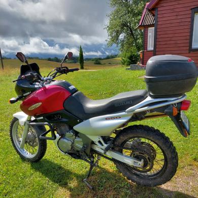 Parduodamas motociklą Suzuki  (J) XF 650-1