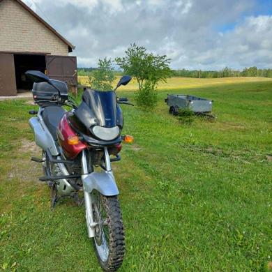 Parduodamas motociklą Suzuki  (J) XF 650-2