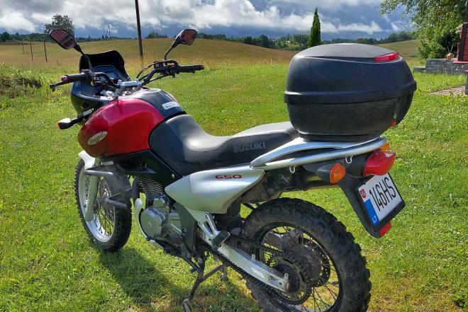 Parduodamas motociklą Suzuki  (J) XF 650-0