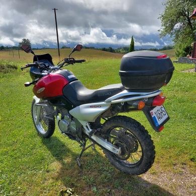 Parduodamas motociklą Suzuki  (J) XF 650-0