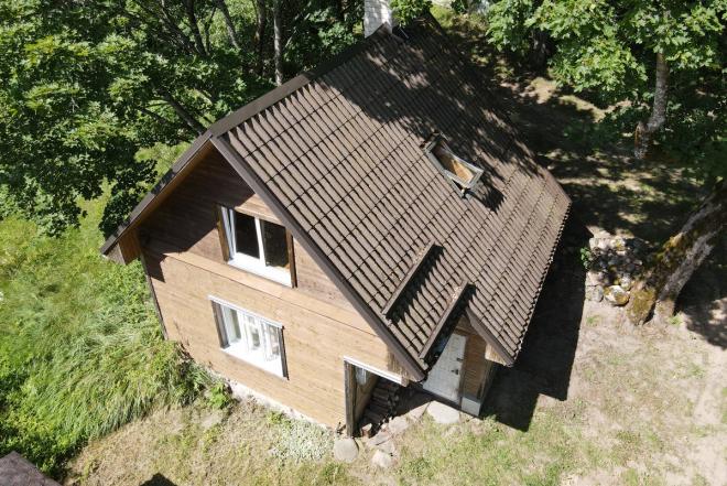 Parduodama išskirtinė teritorija su sodyba, poilsio nameliais ir tvenkiniu-0