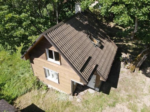 Parduodama išskirtinė teritorija su sodyba, poilsio nameliais ir tvenkiniu-0