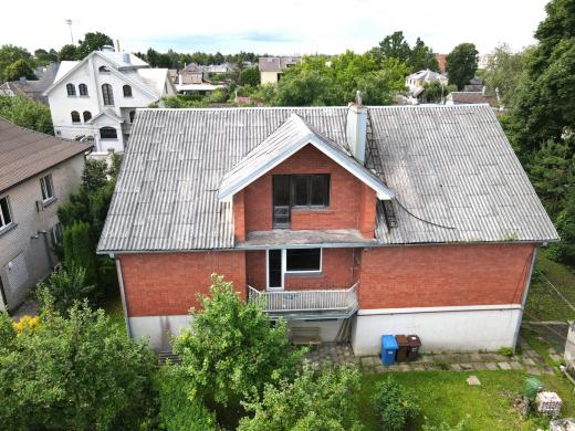 Parduodamas išskirtinio grožio ramioje gatvėje nebaigtos statybos gyvenamasis namas-2