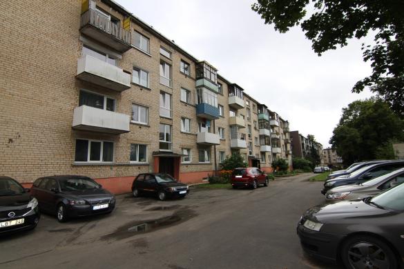 Parduodamas labai geroje vietoje antrame aukšte 2-jų kambarių butas-6