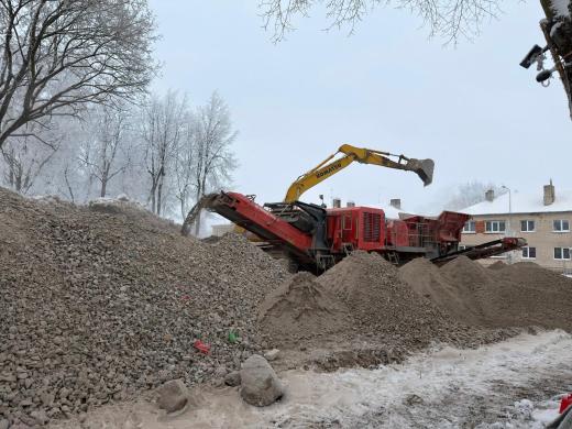 Akmenskaldžių nuoma – betono, plytų ir akmenų smulkinimas-1