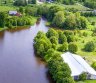 Vaizdingoje vietoje vandens pakrantėje parduodamas 122a sklypas su 849 m2 ploto pastatu ir pakrantės mišku šalia Vilniaus-0