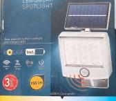 LED prožektorius su saulės panele-0