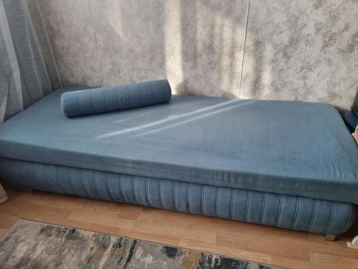 Tvarkinga lova, su daiktadezem, brangiai pirkta, gerai išlaikyta.-1