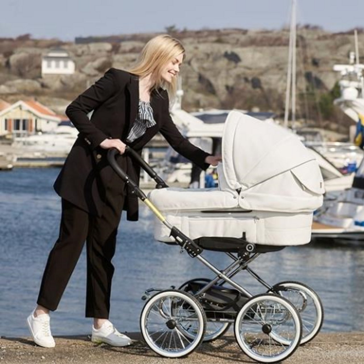EmmalJunga Mondial De Luxe - Classic White Leatherette Pram Package-0