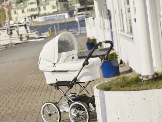 EmmalJunga Mondial De Luxe - Classic White Leatherette Pram Package-4