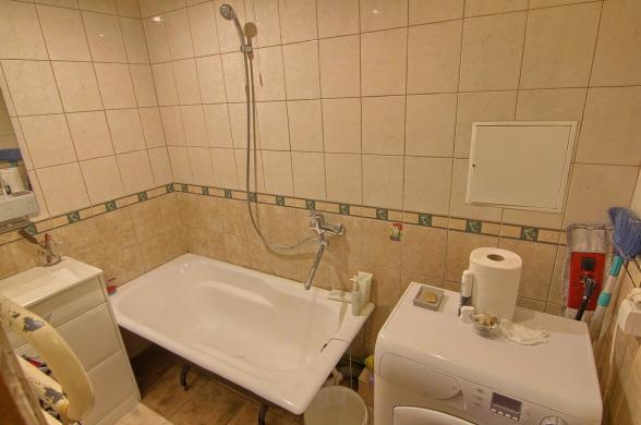 Parduodamas labai geroje vietoje antrame aukšte esantis 3-jų kambarių butas-5
