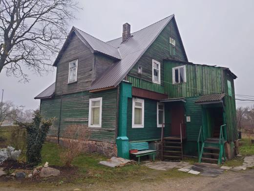 Parduodama labai geroje vietoje dalis gyvenamojo namo su sklypu-2