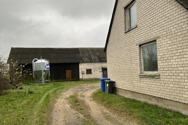 2-jų Aukštų Mūrinis Namas Su Dideliu Sklypu, Ūkiniais Pastatais Vilkaviškio Rajone, Matlaukyje-0
